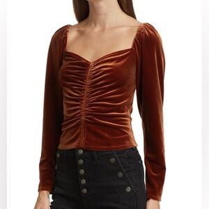 ASTR THE LABEL- Vanya Ruched Velvet Top . Color rust size xl New w/o tag